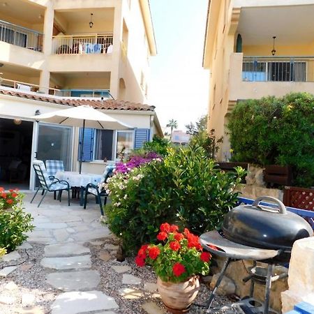 Ferienwohnung Beautiful Regina gardens Paphos Exterior foto