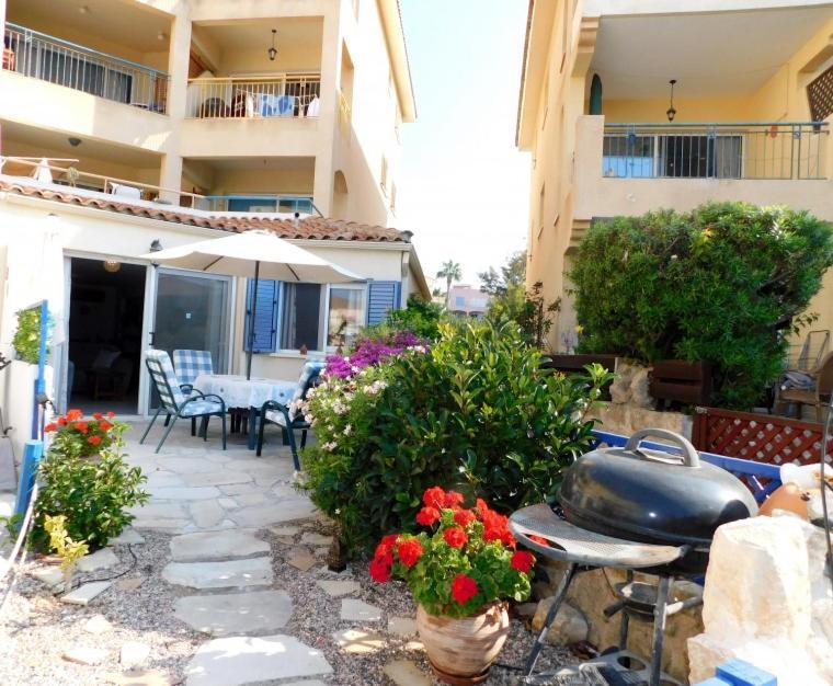 Ferienwohnung Beautiful Regina gardens Paphos Exterior foto