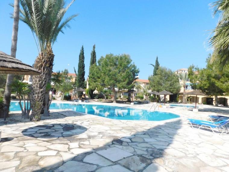 Ferienwohnung Beautiful Regina gardens Paphos Exterior foto