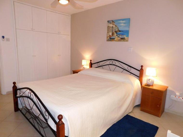 Ferienwohnung Beautiful Regina gardens Paphos Exterior foto