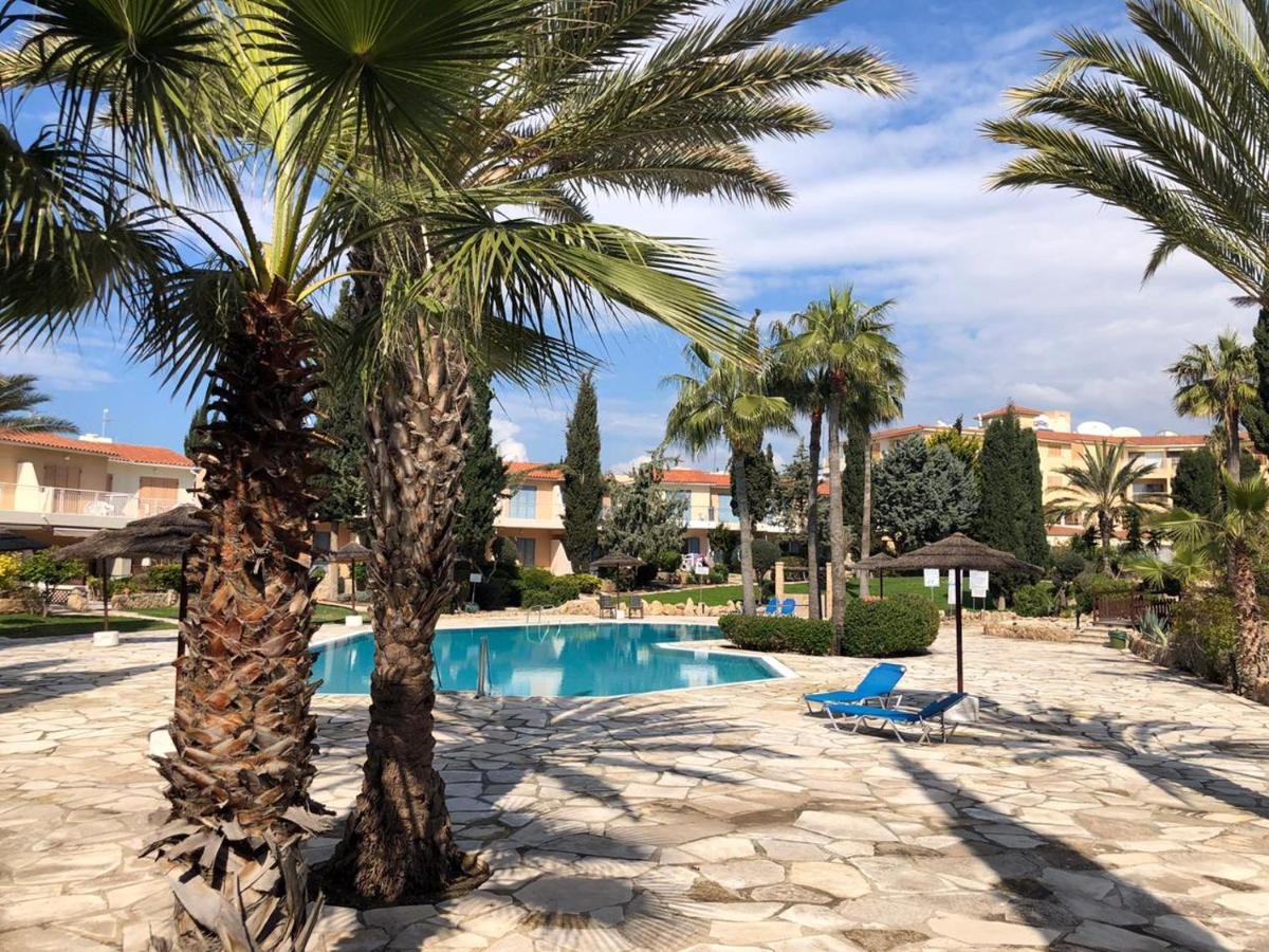 Ferienwohnung Beautiful Regina gardens Paphos Exterior foto