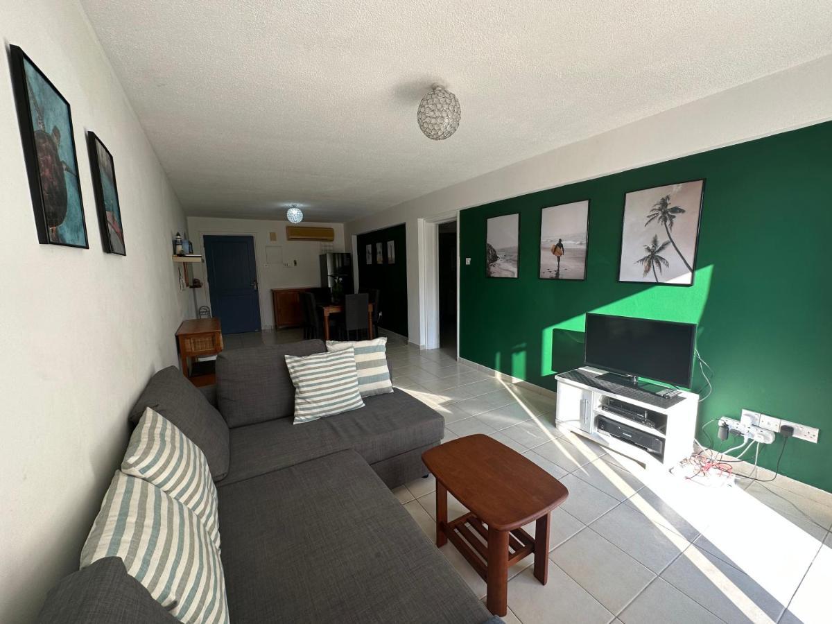 Ferienwohnung Beautiful Regina gardens Paphos Exterior foto